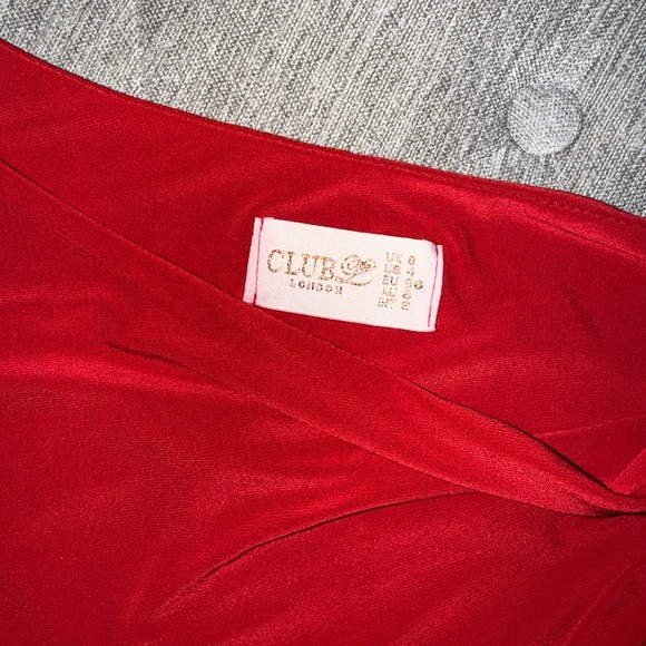 Elegant Red One-Shoulder Skirt Set - Picture 9 of 10